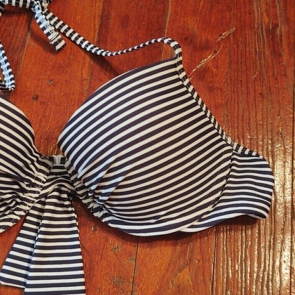 Aerie Bridget Navy and White Halter Neck Bikini Top Sz 36B - Picture 2 of 10